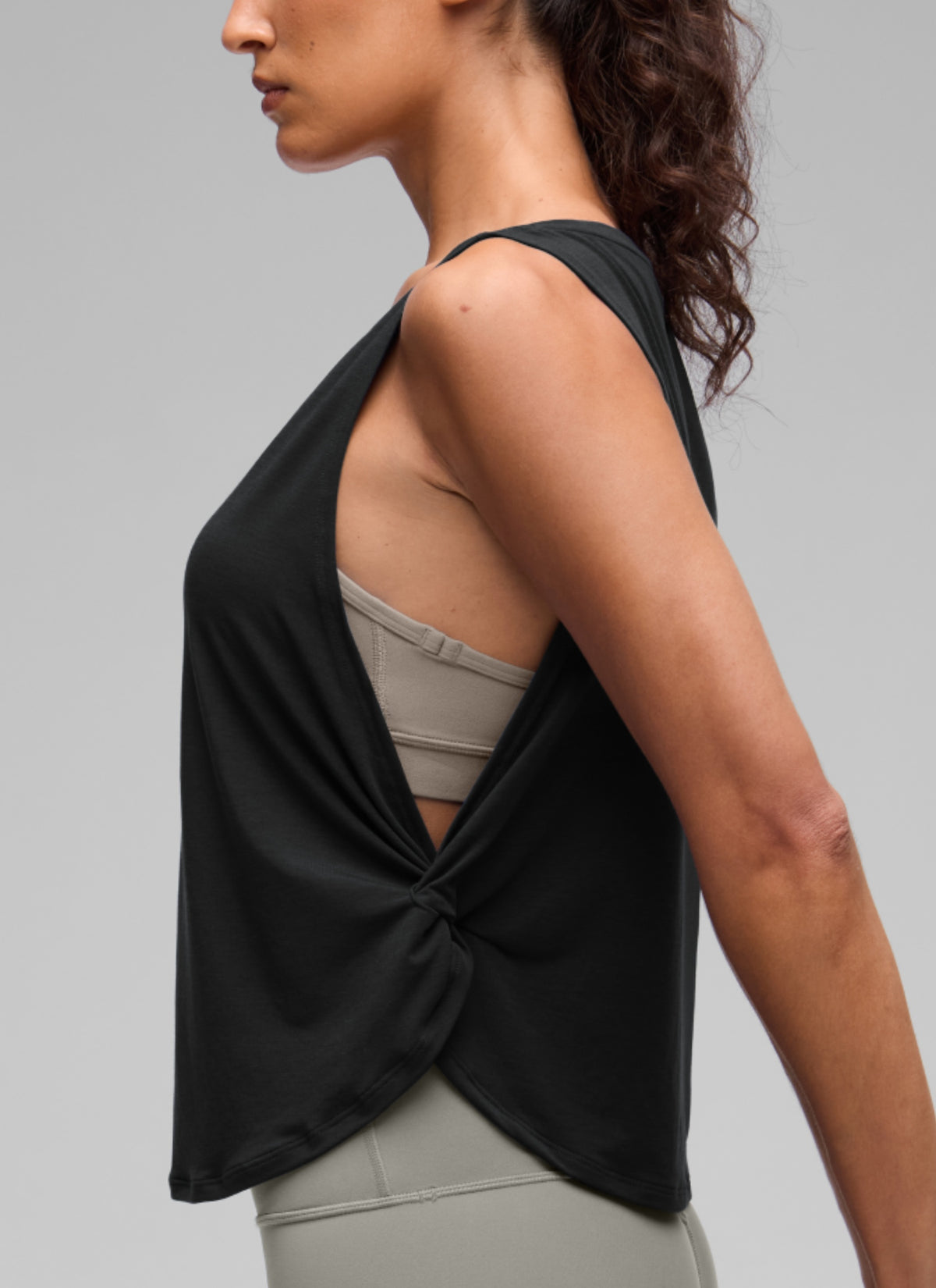 CRZ YOGA Women's Workout Quick Dry Crewneck Waist Length Relaxed Fit Tank Black @model_info:V
