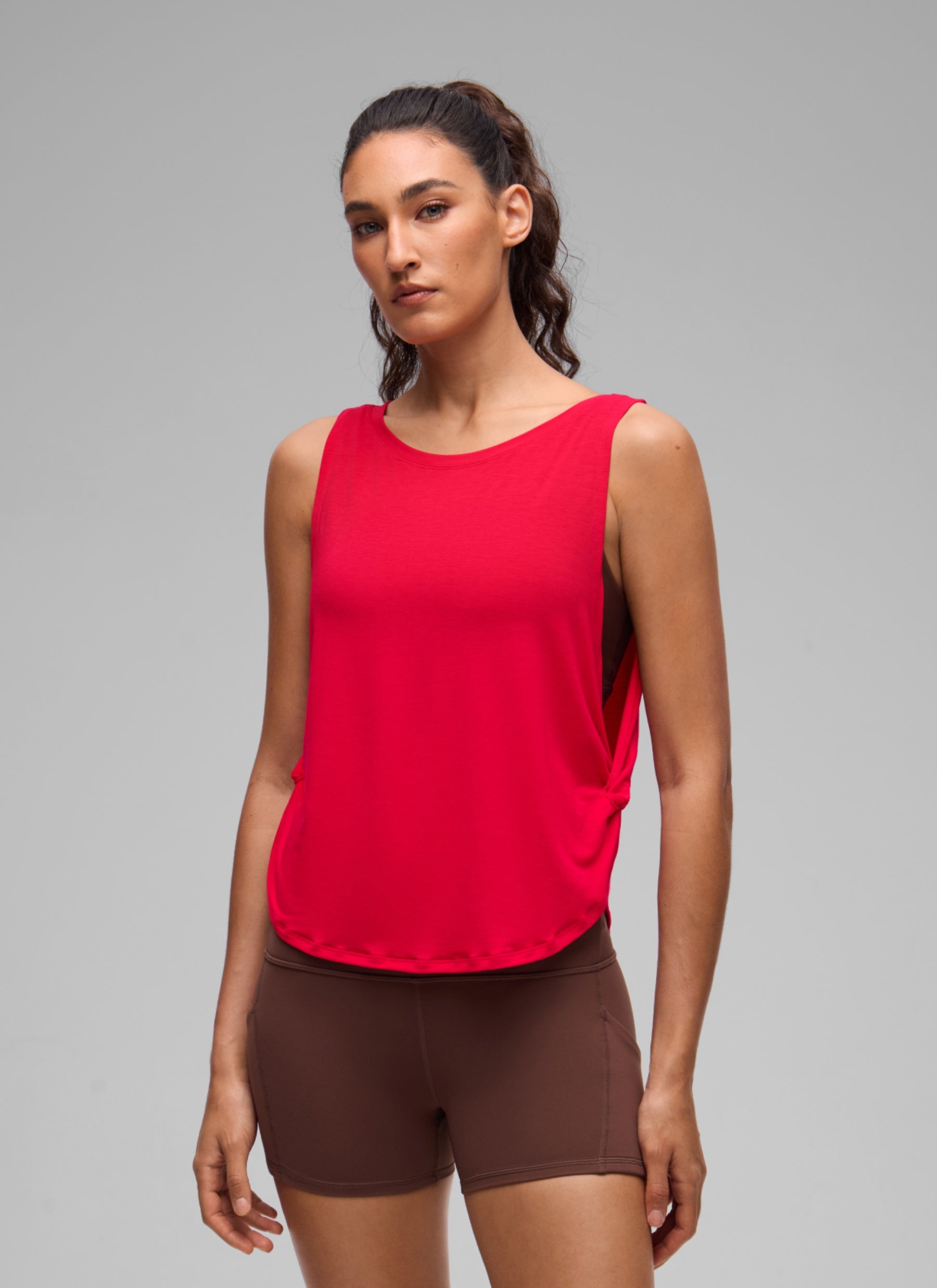 CRZ YOGA Women's Workout Quick Dry Crewneck Waist Length Relaxed Fit Tank Aurora Red @model_info:V