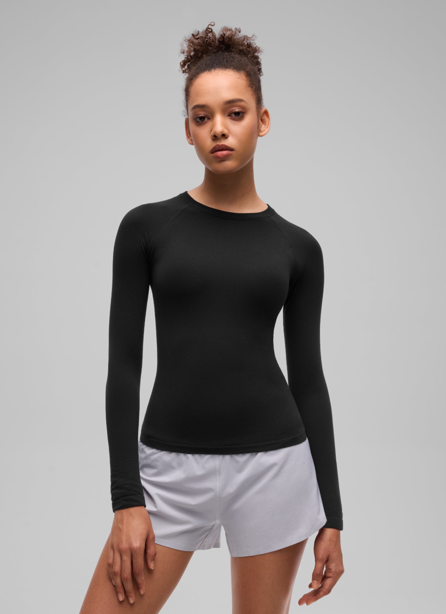 CRZ YOGA Women's Flex Seamless Fitted Workout Hip Length Long Sleeve Black @model_info:B