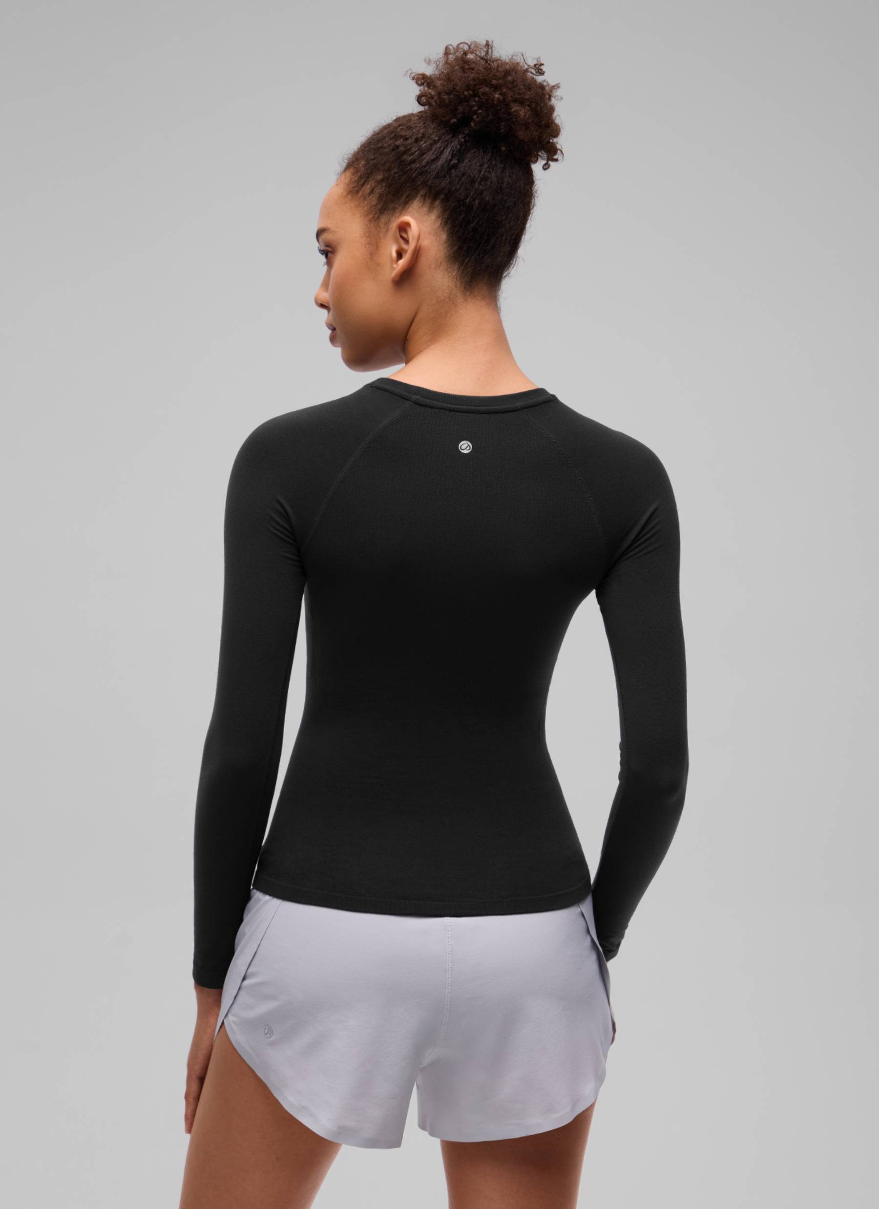 CRZ YOGA Women's Flex Seamless Fitted Workout Hip Length Long Sleeve Black @model_info:B