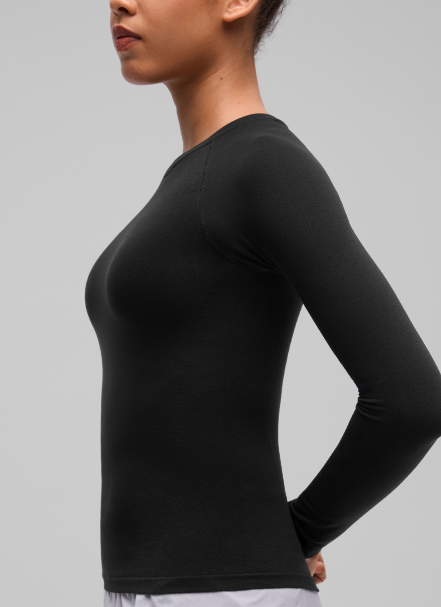 CRZ YOGA Women's Flex Seamless Fitted Workout Hip Length Long Sleeve Black @model_info:B