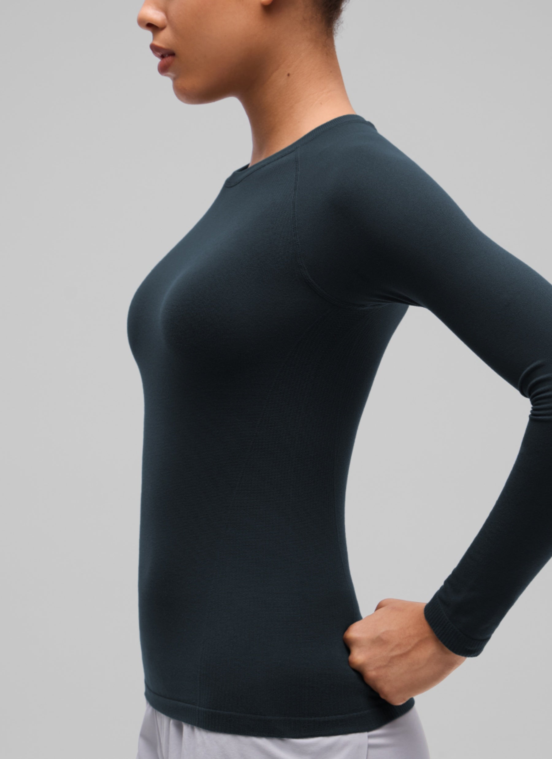 CRZ YOGA Women's Flex Seamless Fitted Workout Hip Length Long Sleeve True Navy @model_info:B
