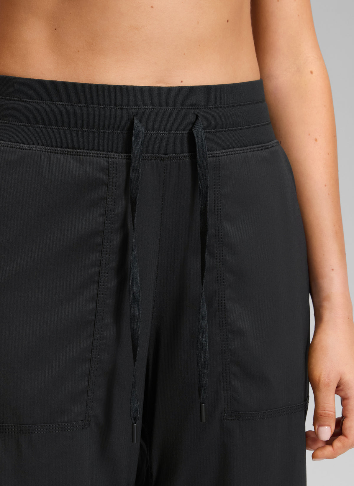 CRZ YOGA Women's Lightweight Drawstring Pocket Straight Leg Pant 24 Black @model_info:K