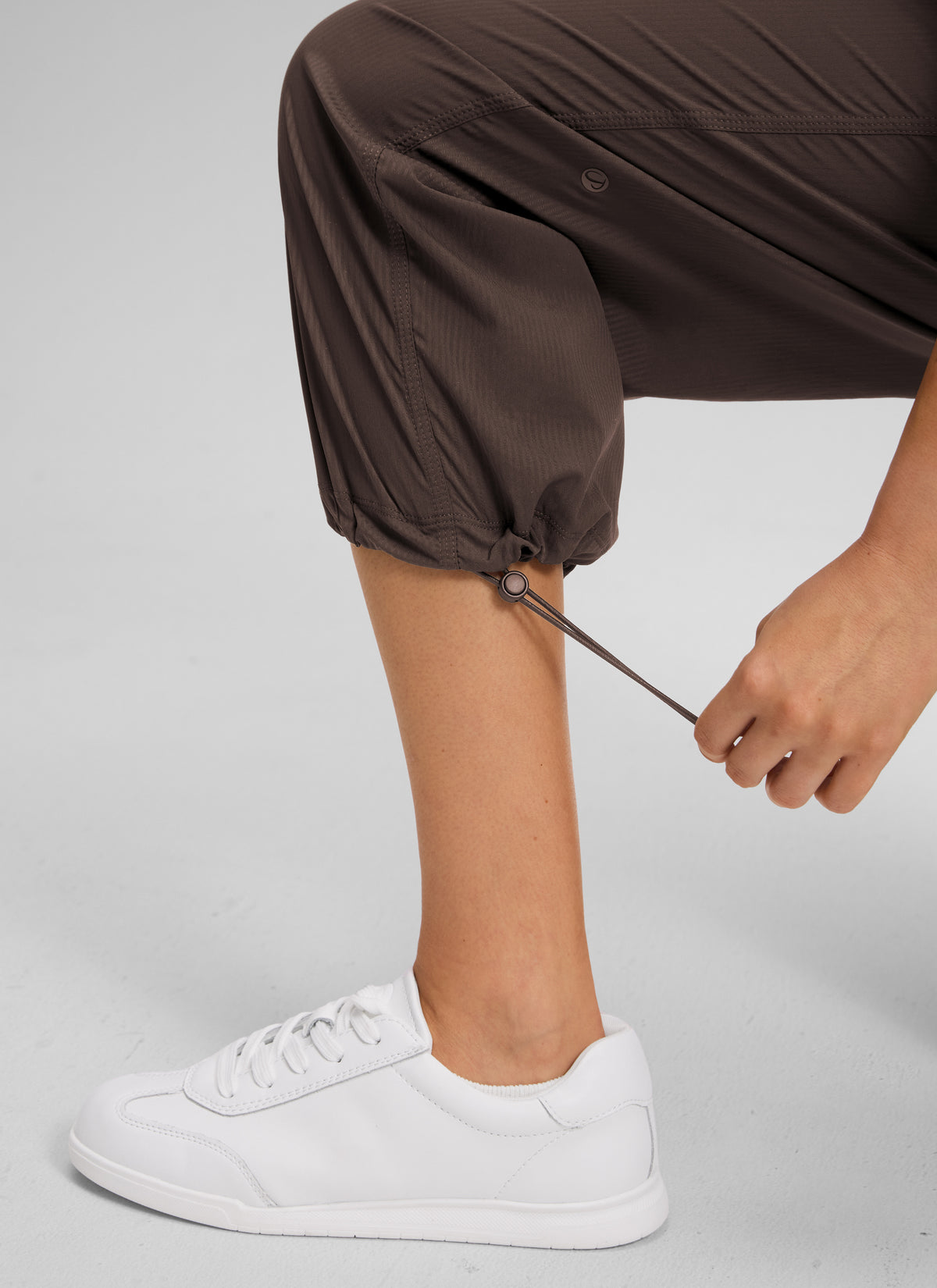 CRZ YOGA Women's Lightweight Drawstring Pocket Straight Leg Pant 24 Hot Fudge Brown @model_info:K