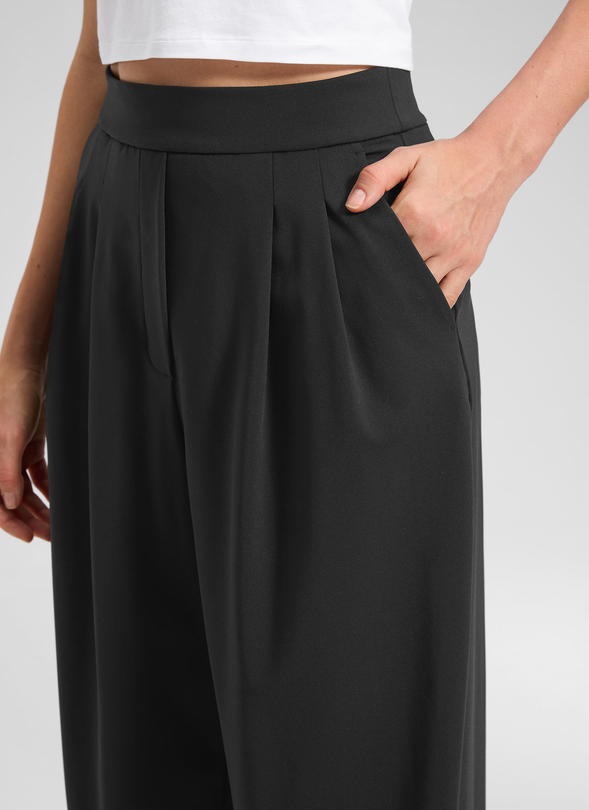 CRZ YOGA Women's Business High Rise Pocket Wide Leg Pleated Pants Black @model_info:Kerr