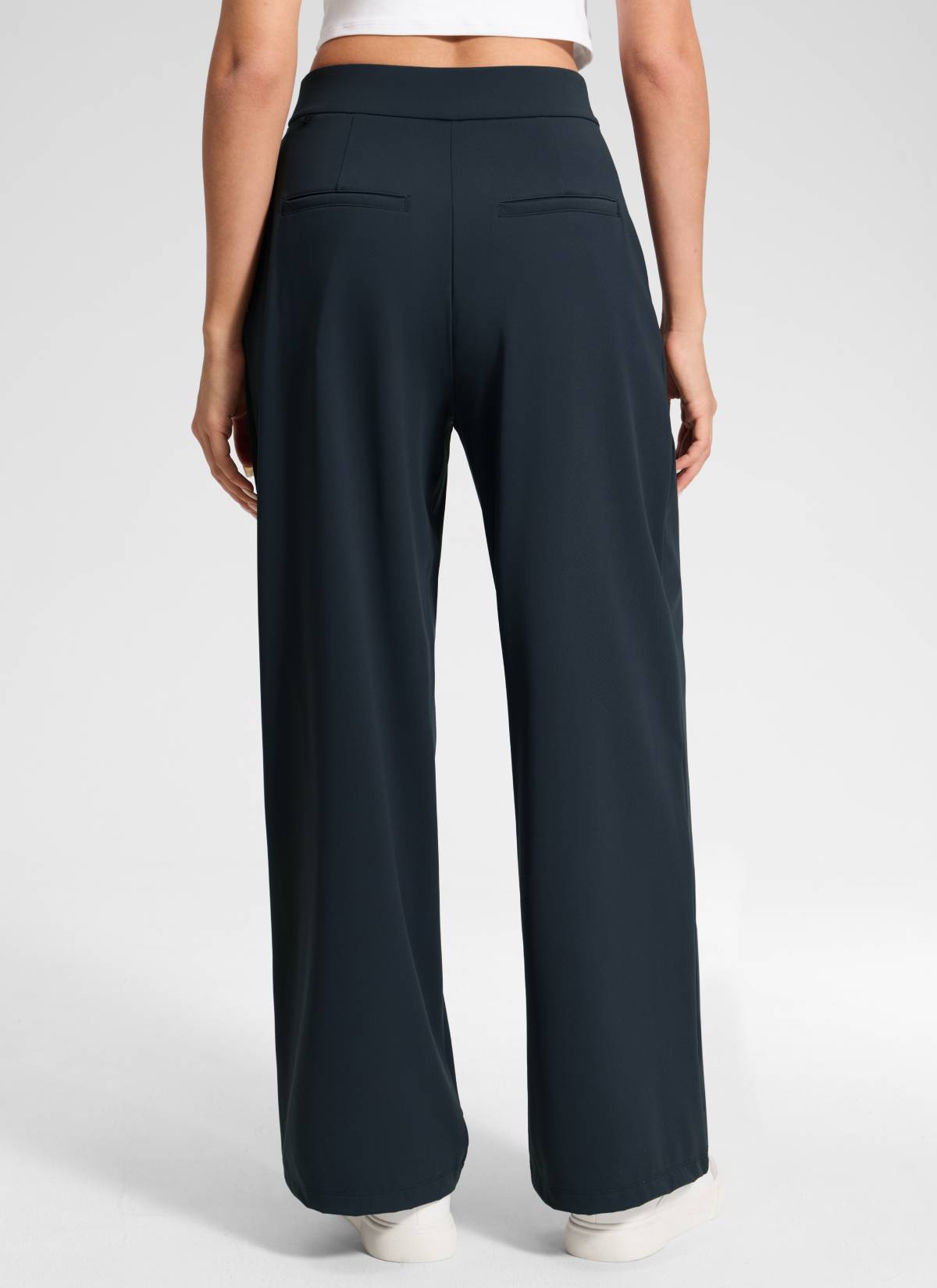 CRZ YOGA Women's Business High Rise Pocket Wide Leg Pleated Pants True Navy @model_info:Anano