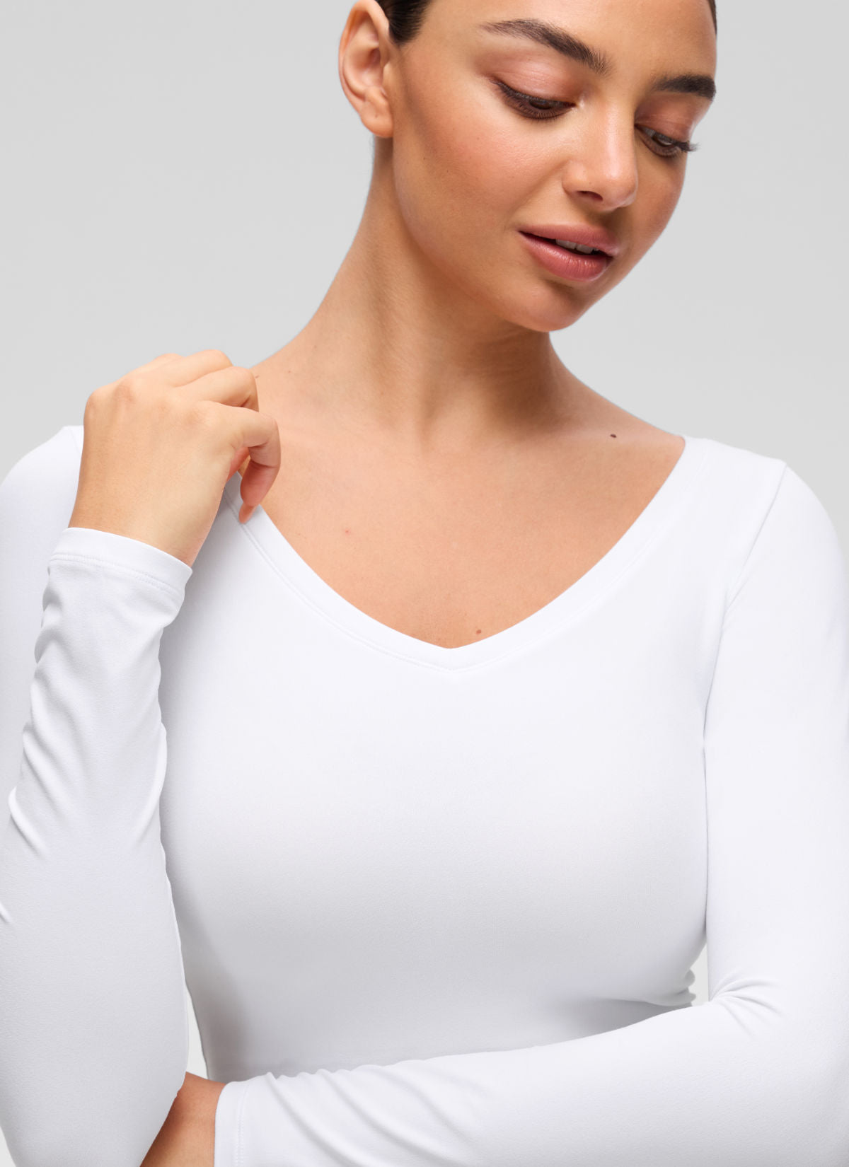 CRZ YOGA Women's Softembrace Casual V Neck Waist Length Long Sleeve White @model_info:Anano