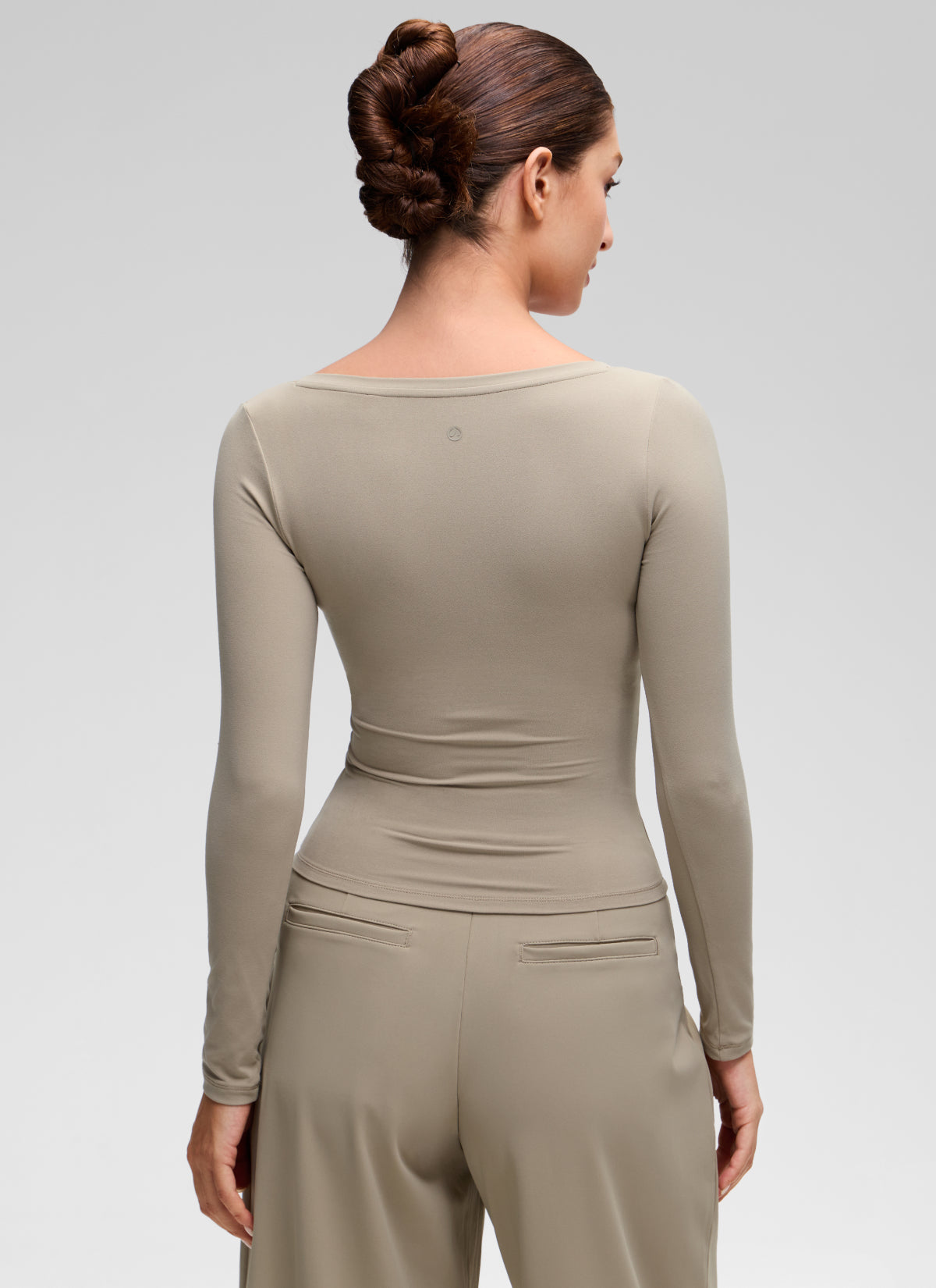 CRZ YOGA Women's Softembrace Casual V Neck Waist Length Long Sleeve Oak @model_info:Inga