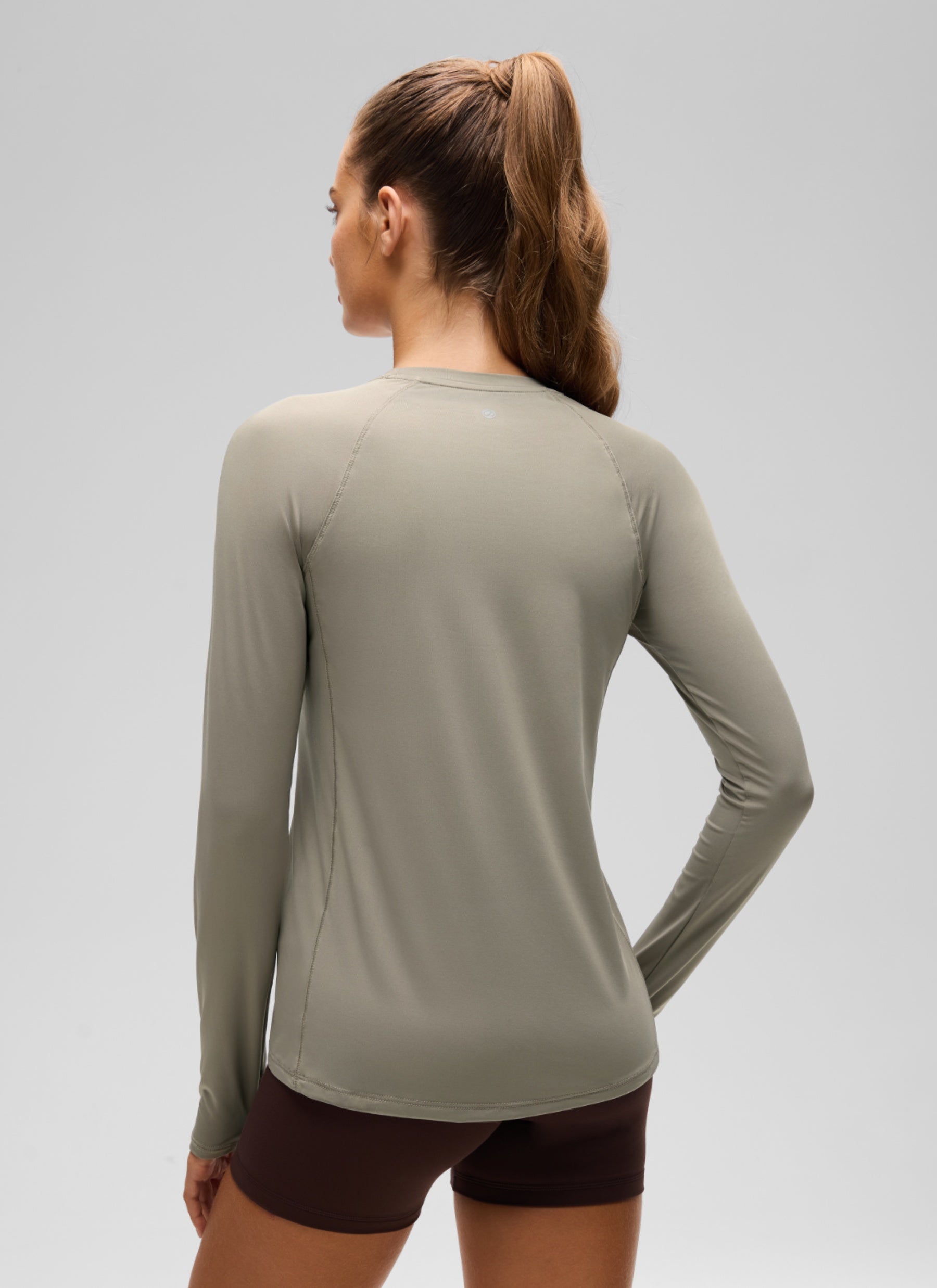 CRZ YOGA Women's Lightweight Sun Shirt Long Sleeve Tops UPF 50+ Warm Ash Grey @model_info:T