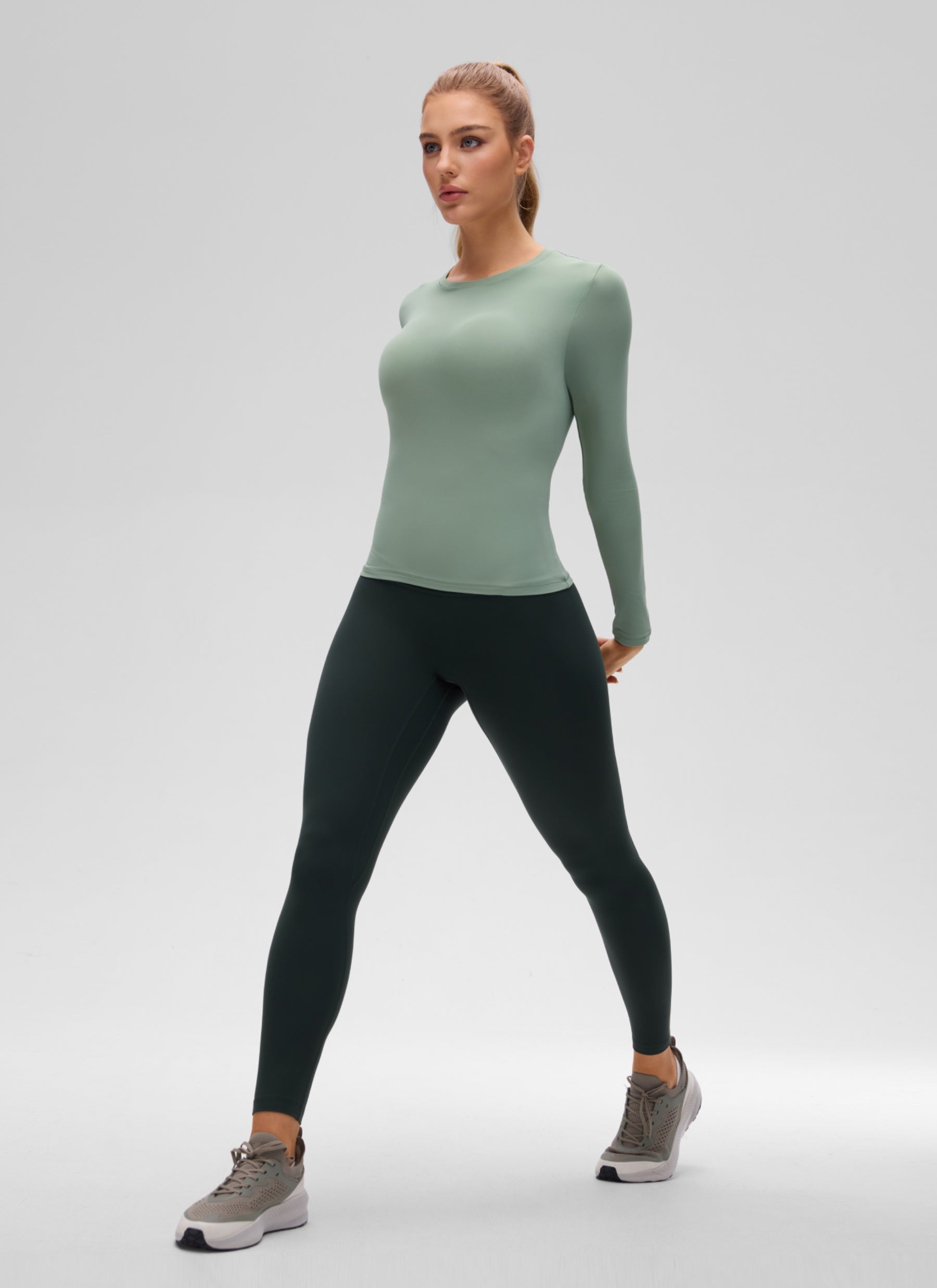 CRZ YOGA Women's Crew Neck Tight Fit Long Sleeve Shirts Casual Tee Green Palm Court @model_info:A