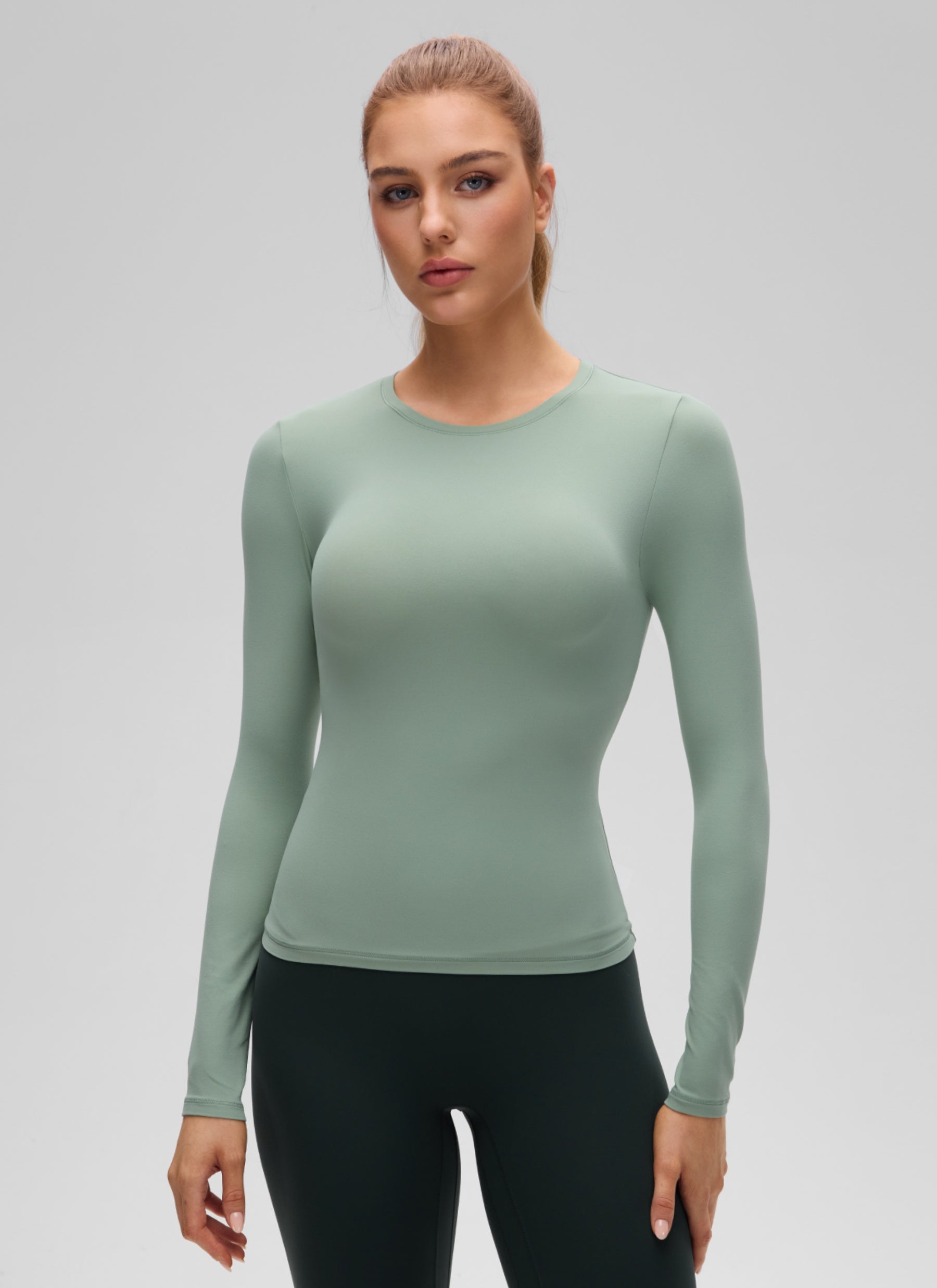 CRZ YOGA Women's Crew Neck Tight Fit Long Sleeve Shirts Casual Tee Green Palm Court @model_info:A