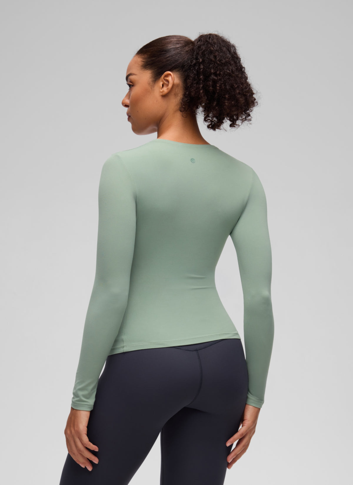 CRZ YOGA Women's Crew Neck Tight Fit Long Sleeve Shirts Casual Tee Green Palm Court @model_info:F