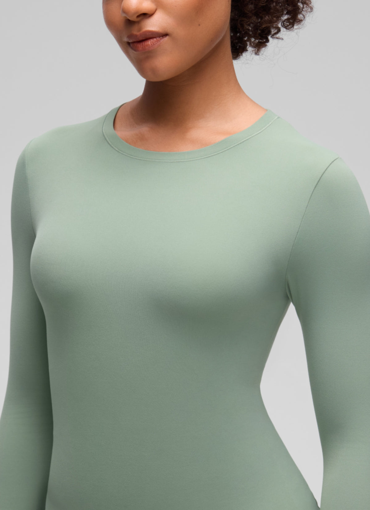 CRZ YOGA Women's Crew Neck Tight Fit Long Sleeve Shirts Casual Tee Green Palm Court @model_info:F