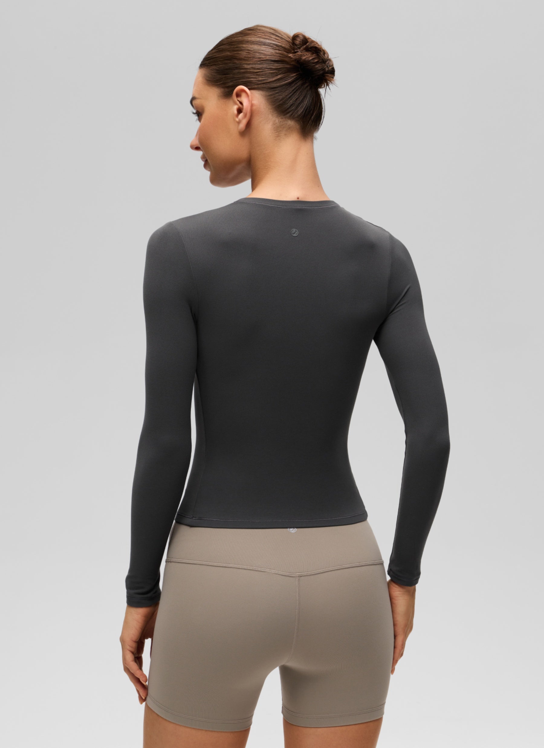 CRZ YOGA Women's Crew Neck Tight Fit Long Sleeve Shirts Casual Tee Mysterious Grey @model_info:K