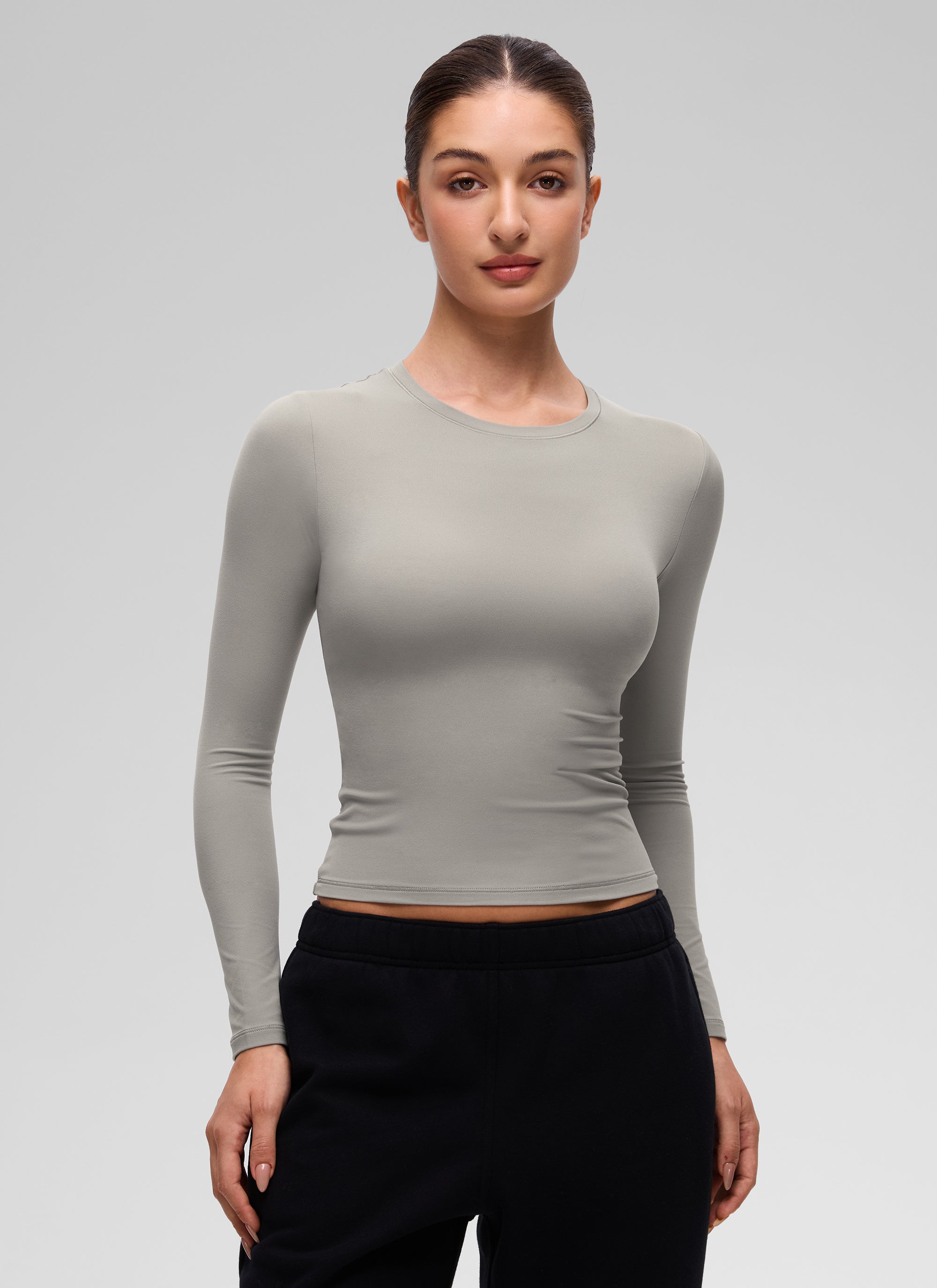 CRZ YOGA Women's Crew Neck Tight Fit Long Sleeve Shirts Casual Tee Rocky Grey @model_info:Inga