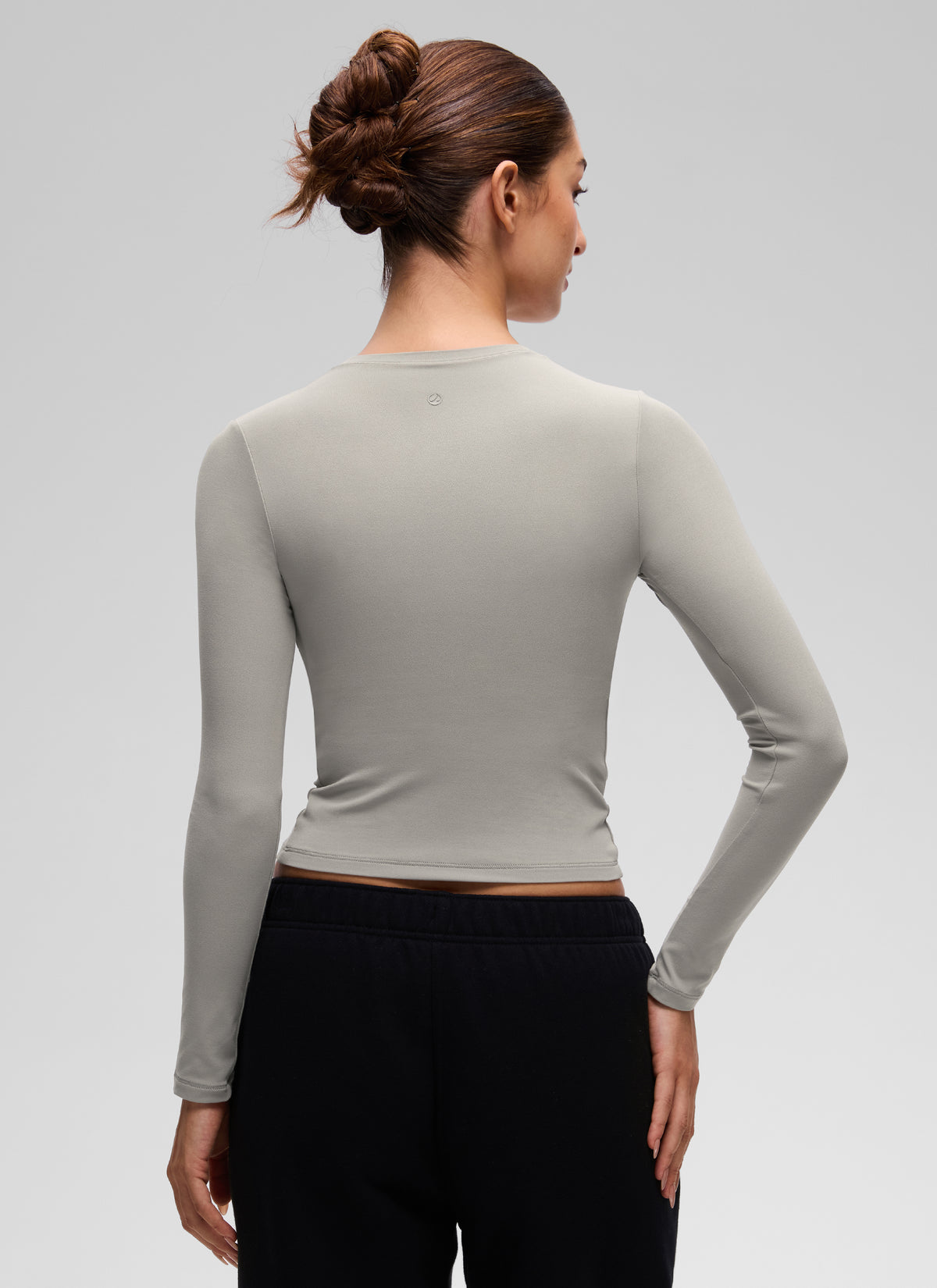 CRZ YOGA Women's Crew Neck Tight Fit Long Sleeve Shirts Casual Tee Rocky Grey @model_info:Inga