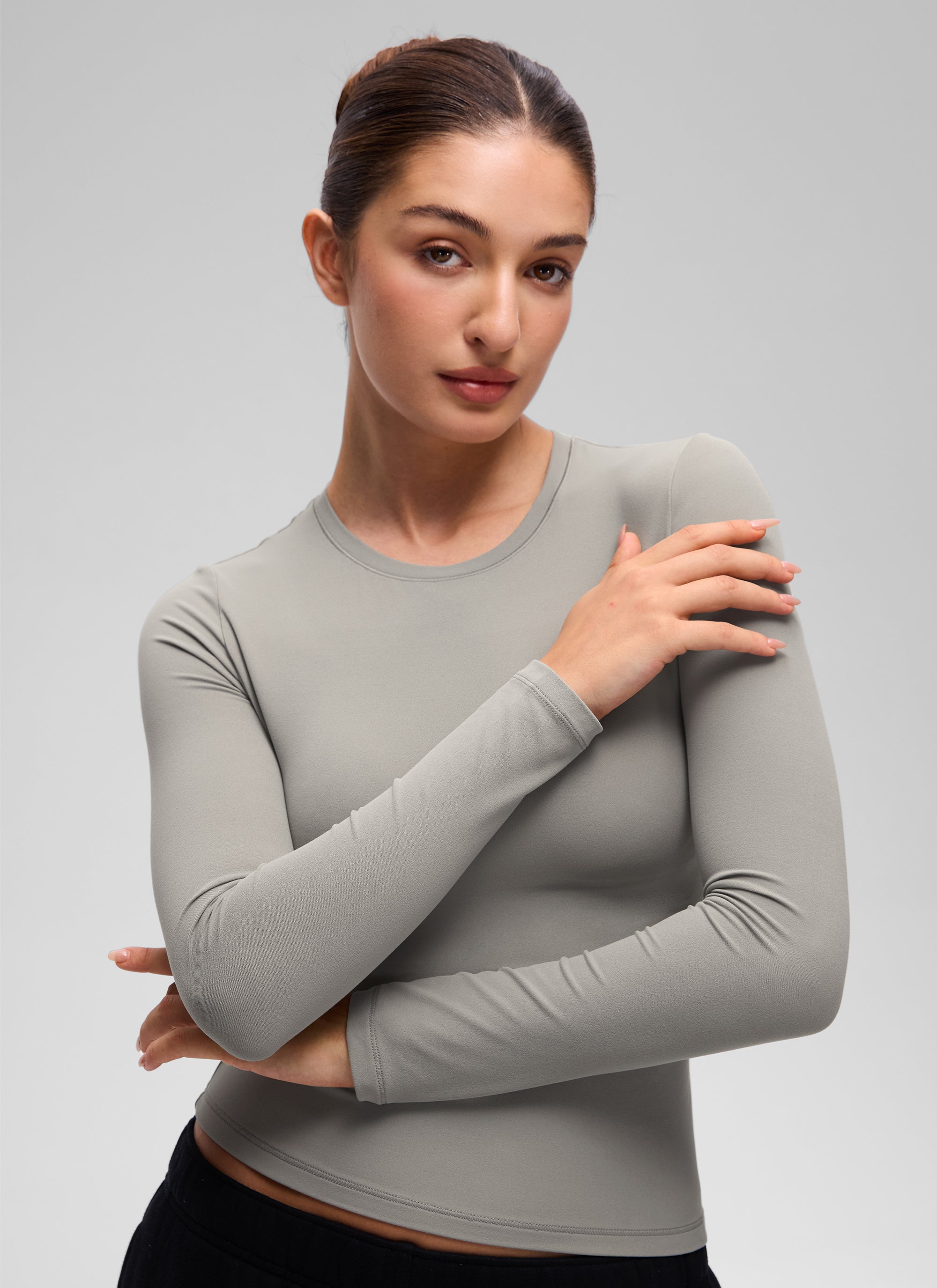CRZ YOGA Women's Crew Neck Tight Fit Long Sleeve Shirts Casual Tee Rocky Grey @model_info:Inga