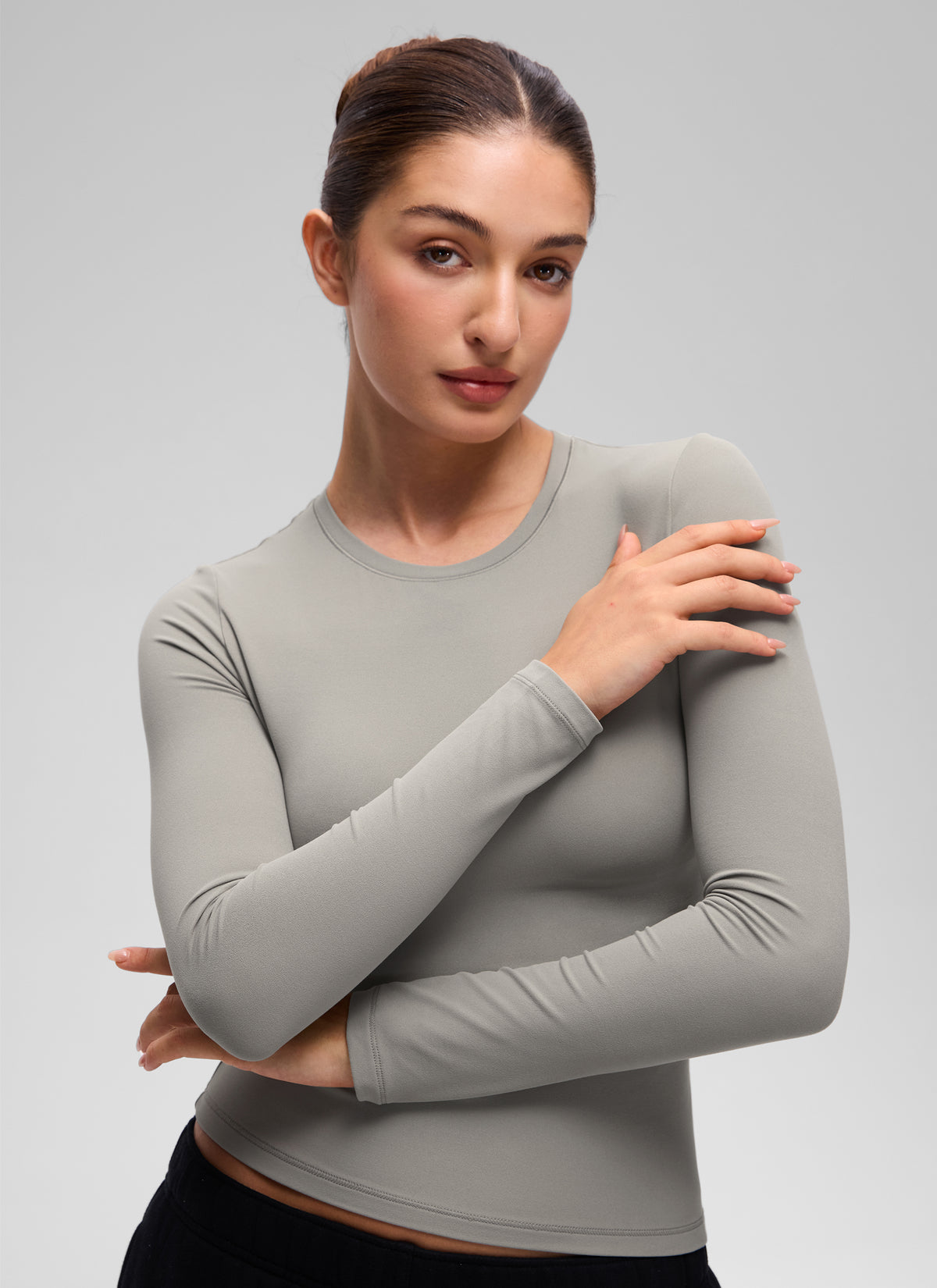 CRZ YOGA Women's Crew Neck Tight Fit Long Sleeve Shirts Casual Tee Rocky Grey @model_info:Inga