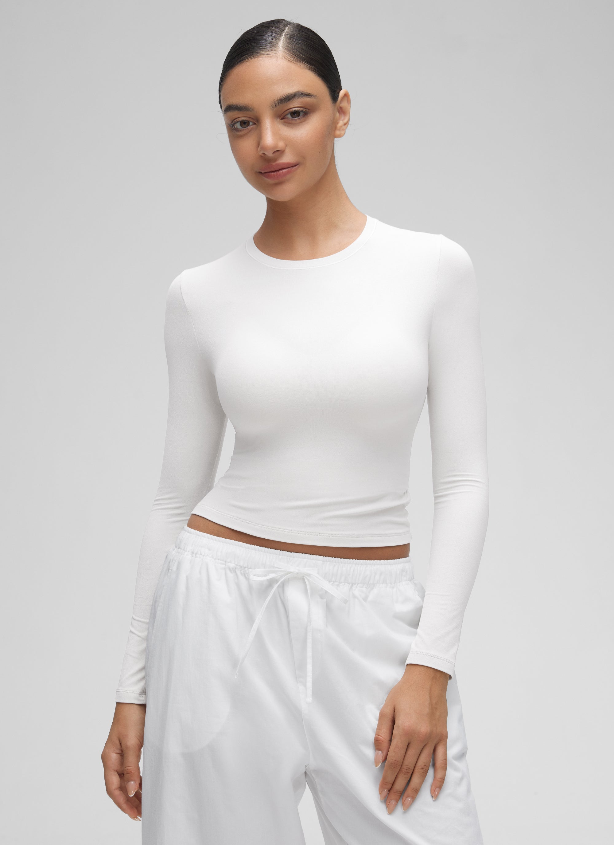CRZ YOGA Women's Crew Neck Tight Fit Long Sleeve Shirts Casual Tee White @model_info:Anano
