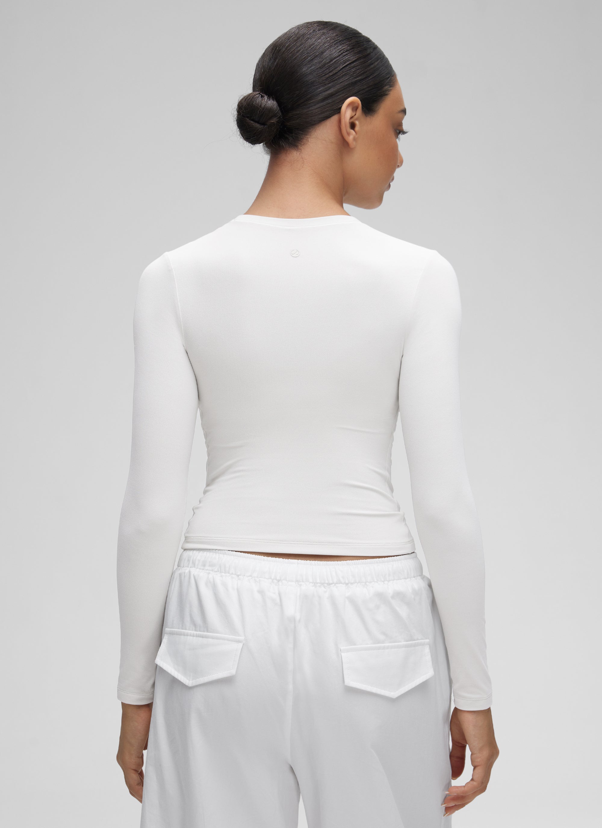 CRZ YOGA Women's Crew Neck Tight Fit Long Sleeve Shirts Casual Tee White @model_info:Anano