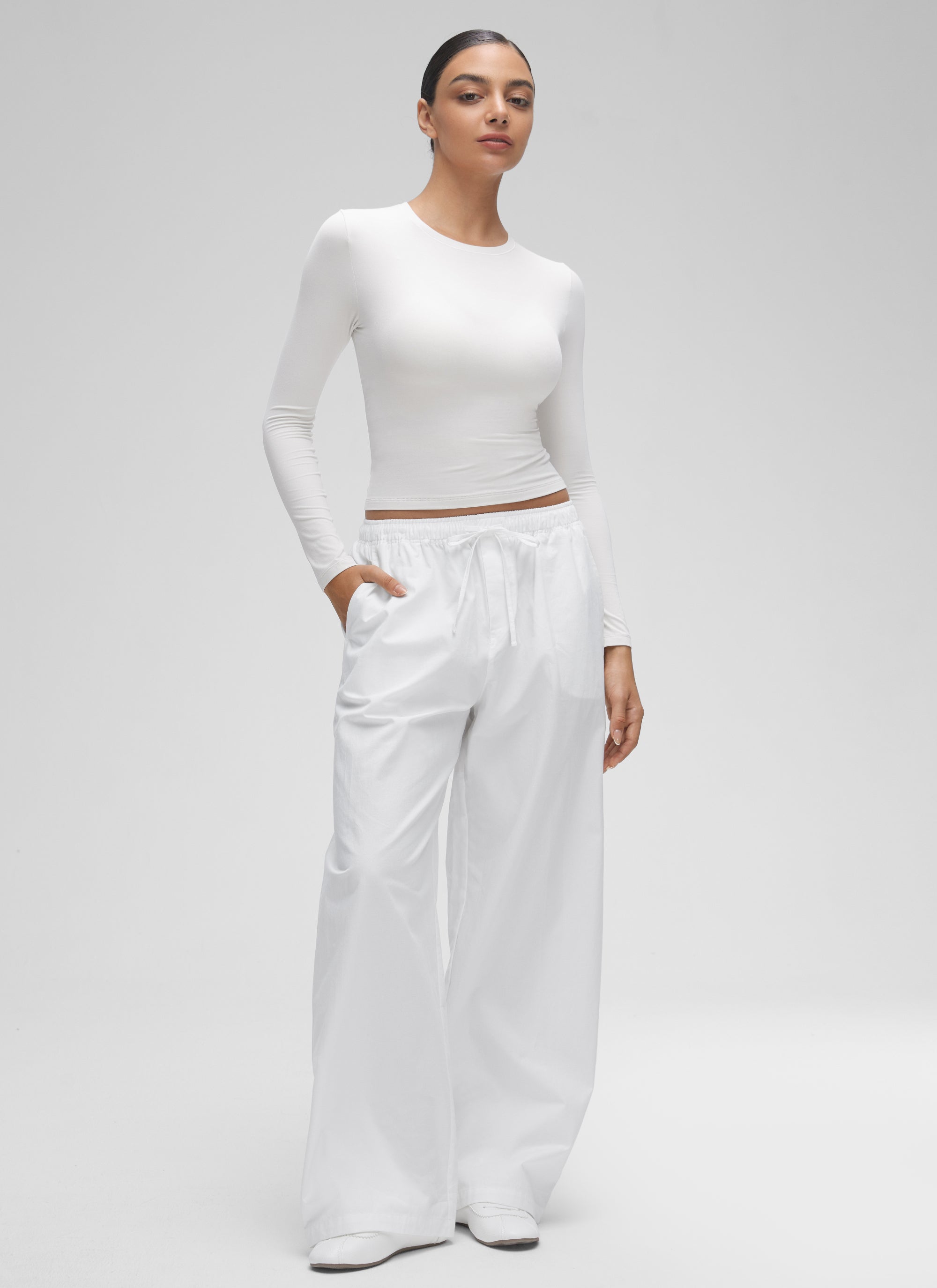 CRZ YOGA Women's Crew Neck Tight Fit Long Sleeve Shirts Casual Tee White @model_info:Anano