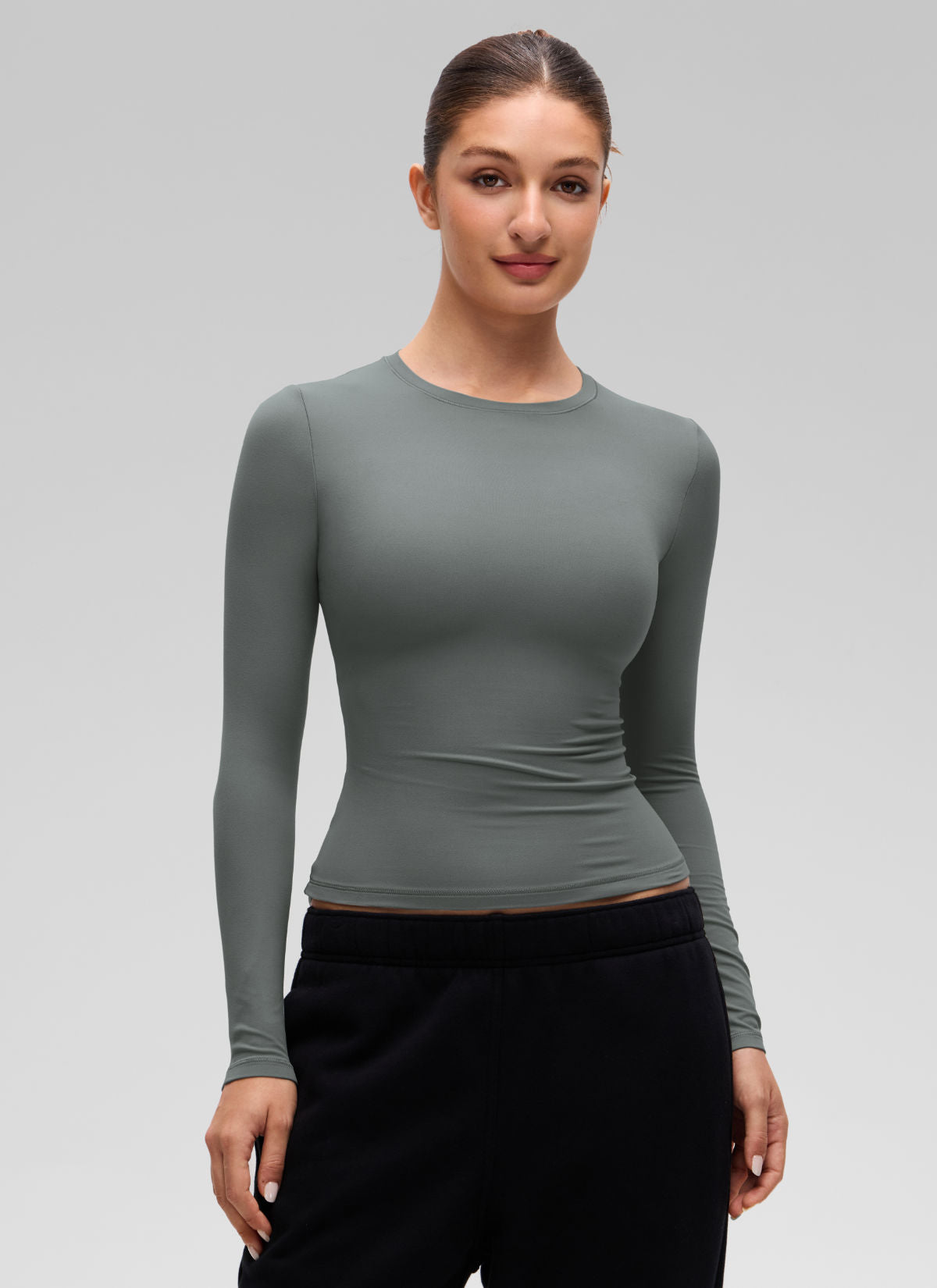 CRZ YOGA Women's Crew Neck Tight Fit Long Sleeve Shirts Casual Tee Grey Sage @model_info:Inga