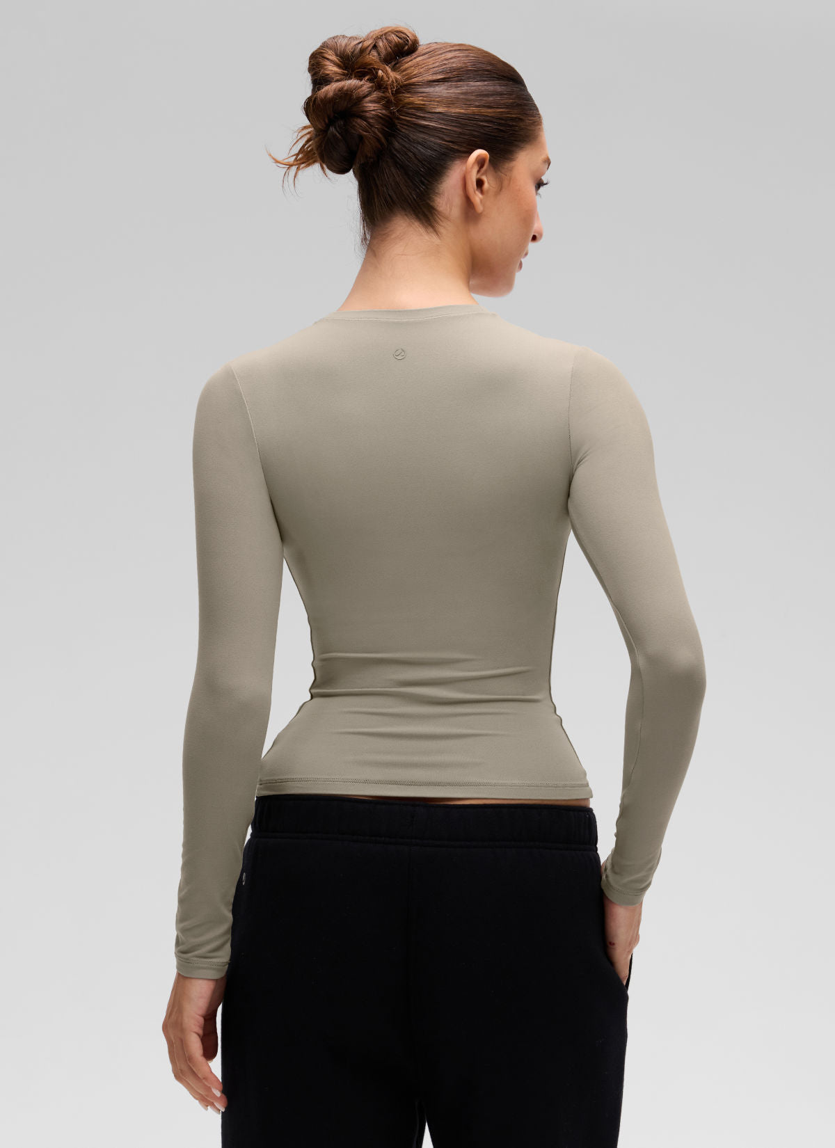 CRZ YOGA Women's Crew Neck Tight Fit Long Sleeve Shirts Casual Tee Warm Ash Grey @model_info:Inga