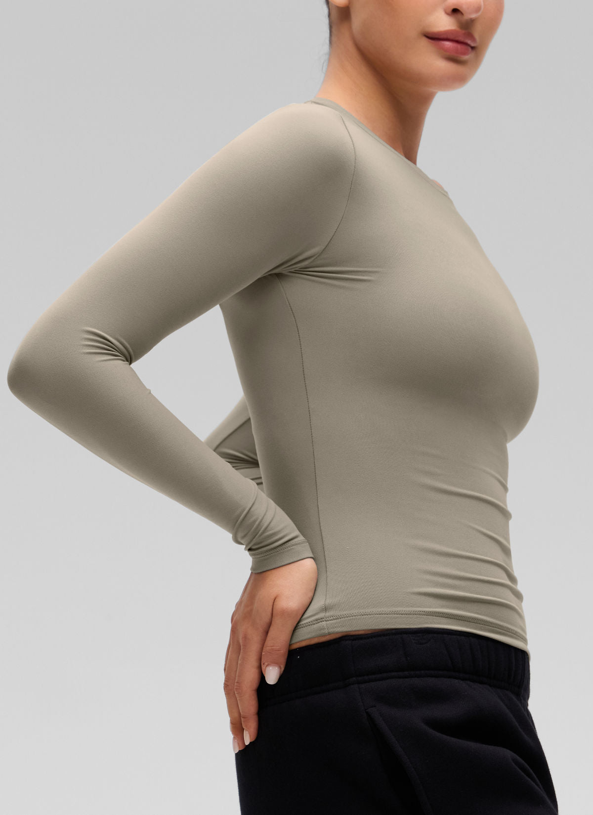 CRZ YOGA Women's Crew Neck Tight Fit Long Sleeve Shirts Casual Tee Warm Ash Grey @model_info:Inga