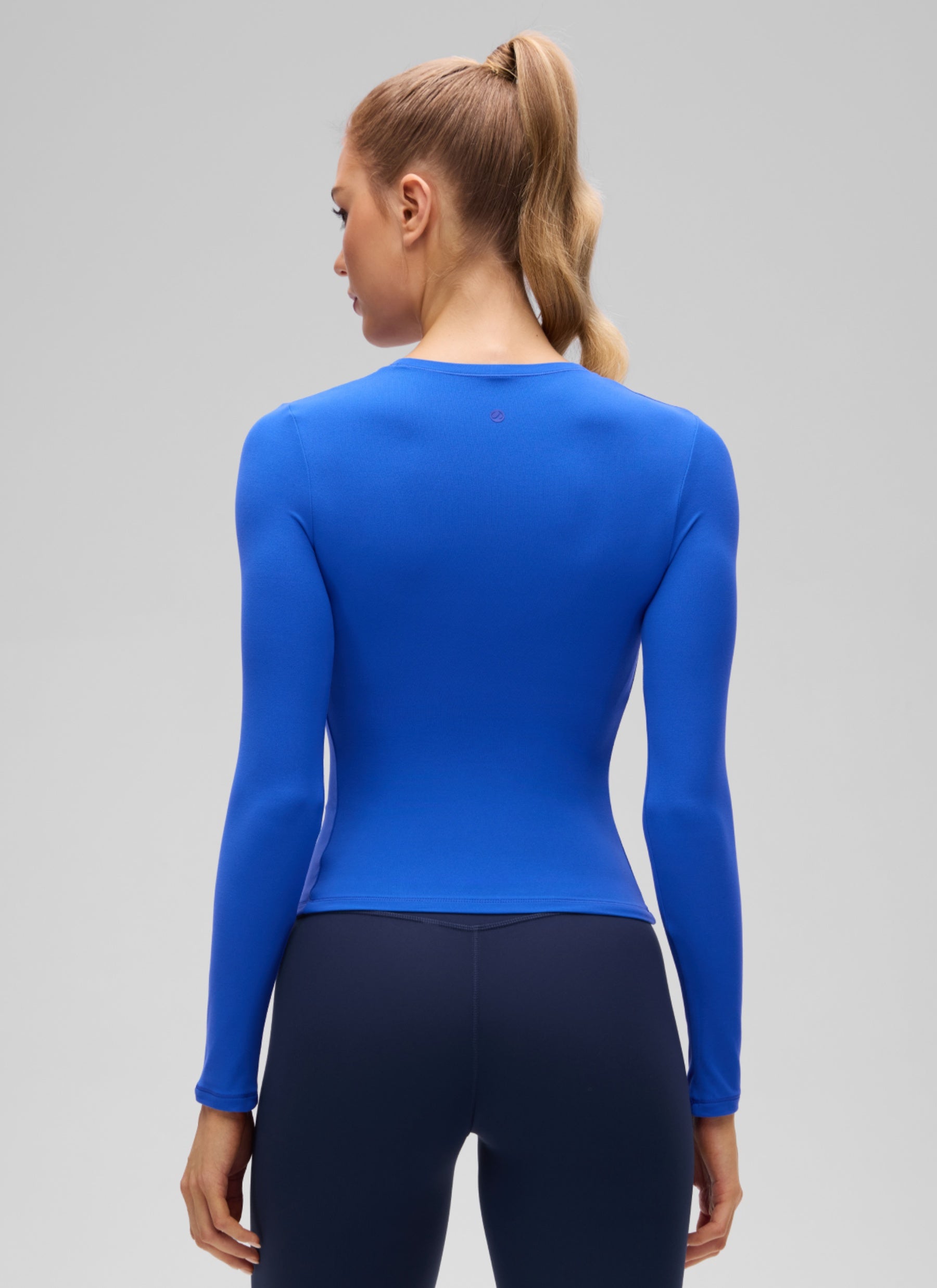 CRZ YOGA Women's Crew Neck Tight Fit Long Sleeve Shirts Casual Tee Sparkle Blue @model_info:A