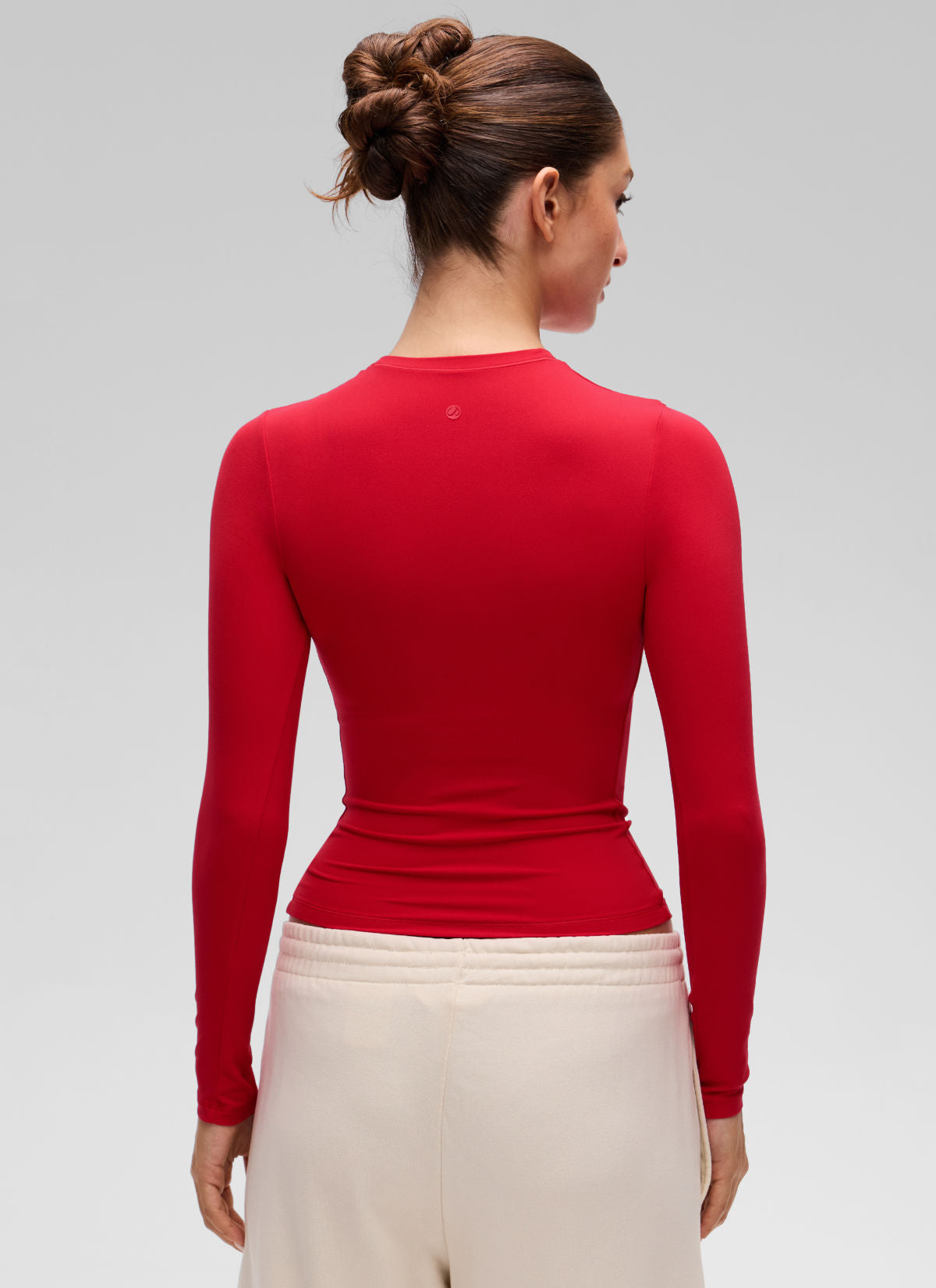 CRZ YOGA Women's Crew Neck Tight Fit Long Sleeve Shirts Casual Tee Red Chili @model_info:Inga