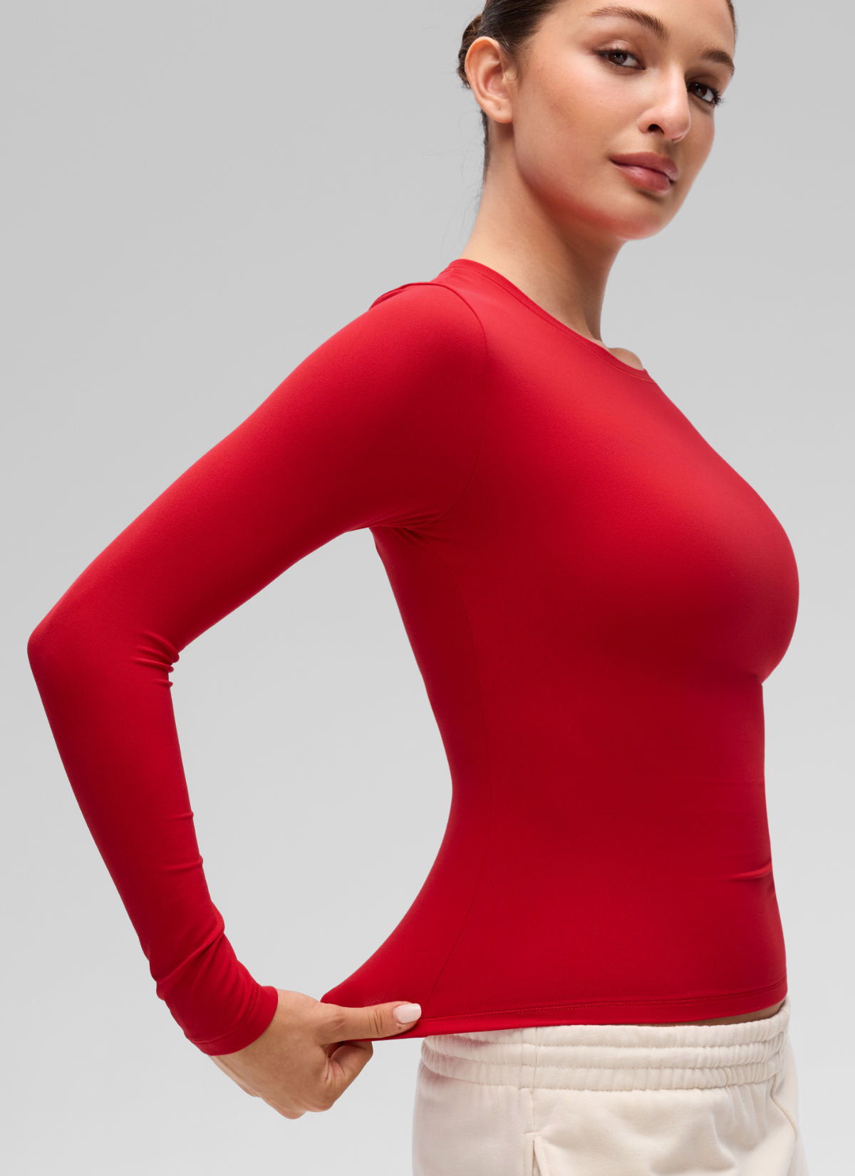 CRZ YOGA Women's Crew Neck Tight Fit Long Sleeve Shirts Casual Tee Red Chili @model_info:Inga